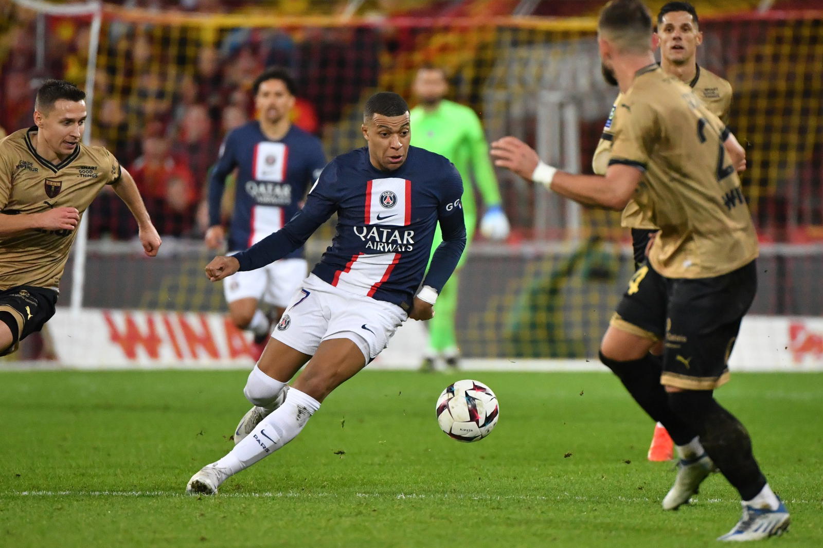 PSG loses for the first time since March as Lens closes gap at the top of Ligue 1
