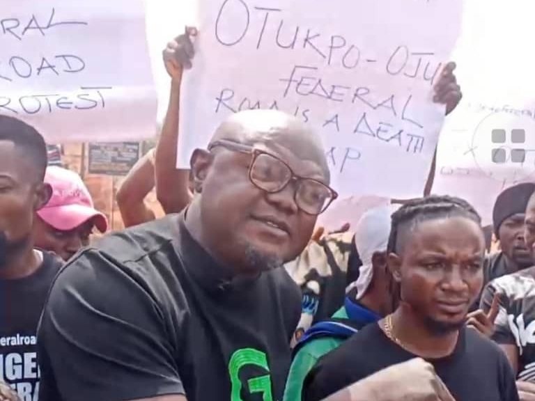 image 125 edited Protest in Benue over deplorable state of Oju-Otukpo Federal Highway