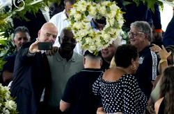 FIFA boss Infantino under fire over selfie at Pele’s wake