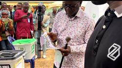 Benue Gov Ortom flaunts ballot paper after ‘voting’ for Obi