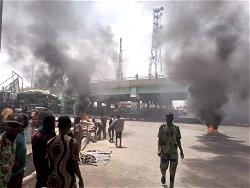 Videos: Violent protests in Edo, Delta, Oyo over Naira scarcity