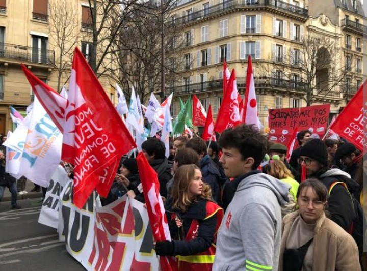 Hundreds of thousands protest over pension reform in France