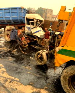 Lagos auto crash injures eight