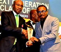 Emefiele presents Next Generation Banker’s award to Solomon Ayodele for Innovation
