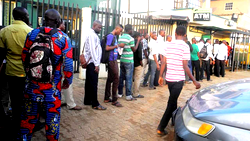 Banks reject old naira notes as queues persist at ATMs