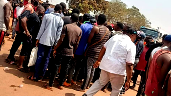 Protesters takeover Otukpo-Enugu road over scarcity of Naira