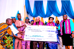 40 Osun communities receive N518 million in support from Adeleke