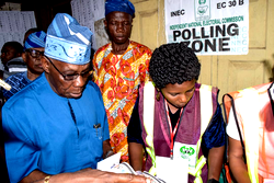 Photos: Obasanjo votes amid late arrival of INEC officials, materials