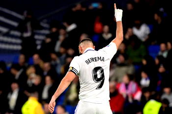 UCL: Benzema guides Real Madrid past Liverpool to qualify for quarter-finals