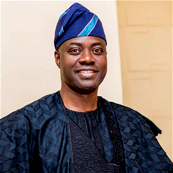Seyi Makinde of Oyo State dances ‘Buga’ in celebration of governorship election victory