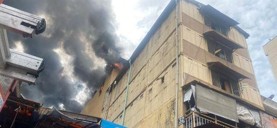 Video: One killed, seven injured as fire engulfs plazas in Lagos market