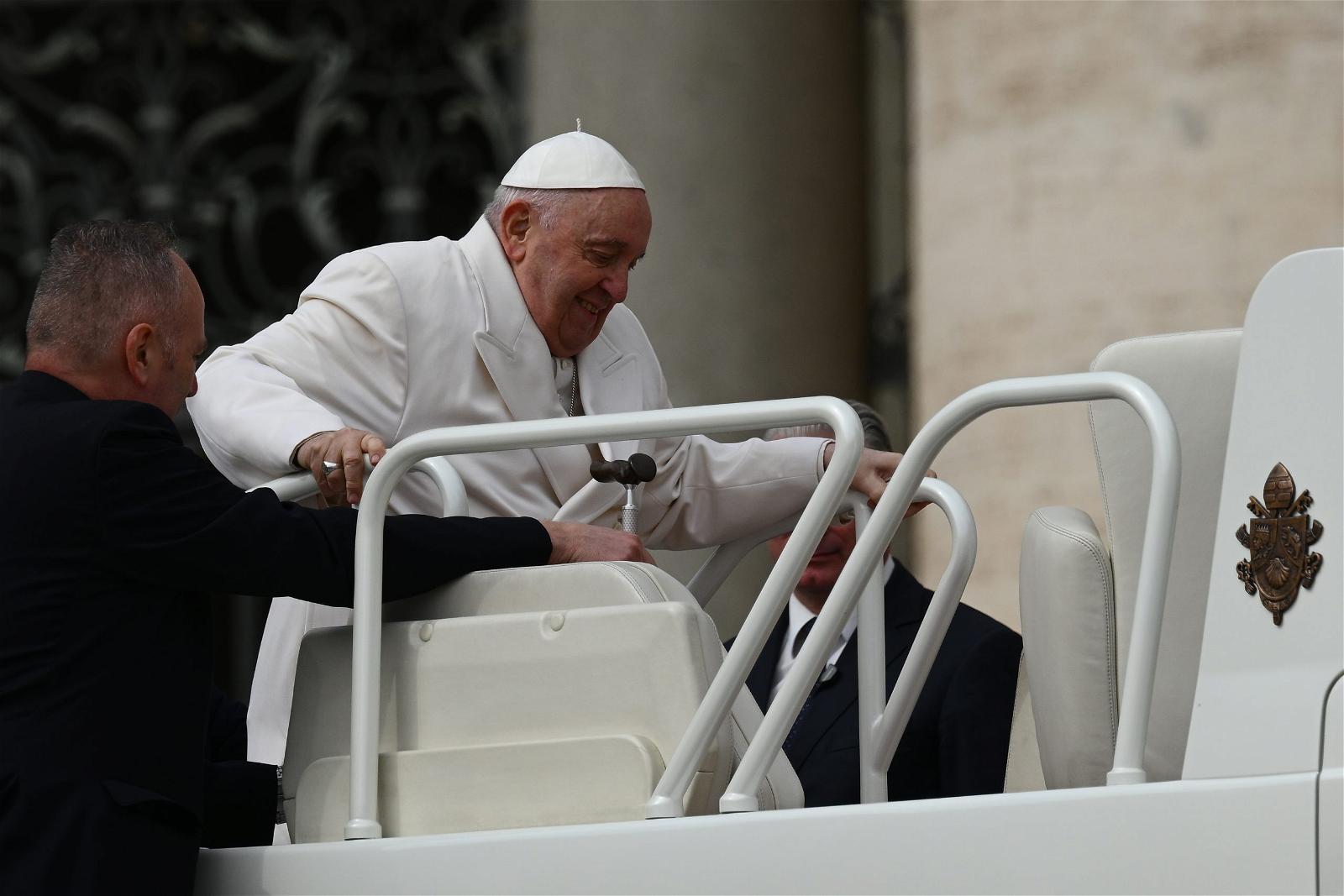 Pope Francis spends night in hospital after surgery