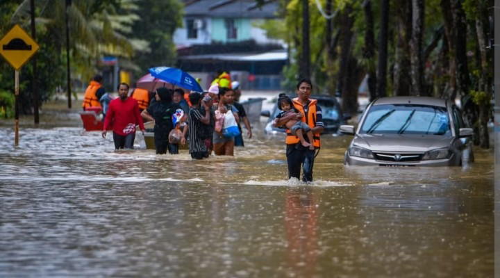 Flood kills four, displaces 40,000 in Malaysia - Vanguard News