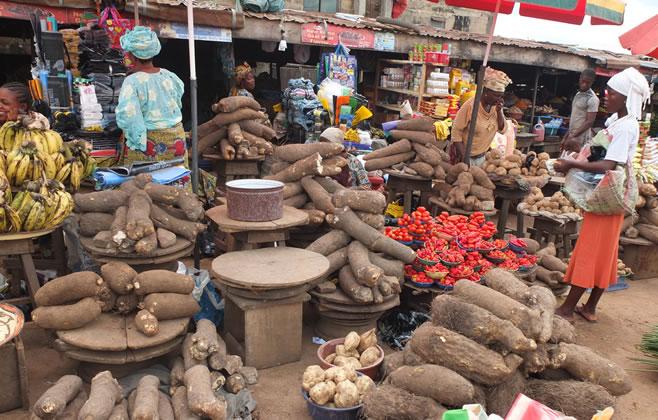 2023: Traders snub elections in Bayelsa, storm markets for business