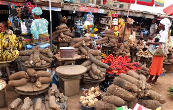 2023: Traders snub elections in Bayelsa, storm markets for business