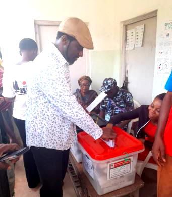 Abia guber poll: APGA, AA candidate cast ballot, commend INEC