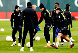 Qatari banker, Al-Thani submits improved bid to buy Man United