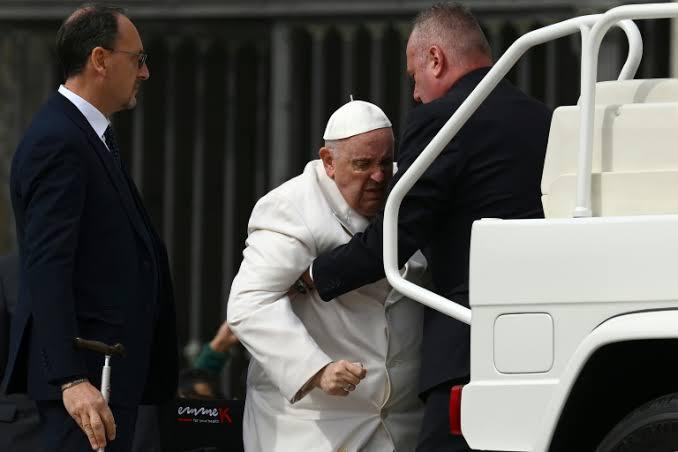 After pizza, prayer; Pope set to leave hospital Saturday