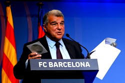 Barcelona raise 1.45 bn euros to rebuild Camp Nou
