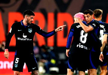 Atletico beat Rayo to close in on Real Madrid