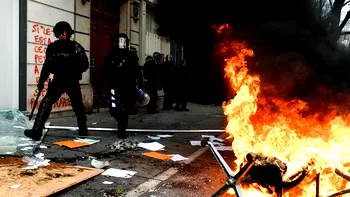 <strong>New clashes hit France in Macron pensions standoff</strong>