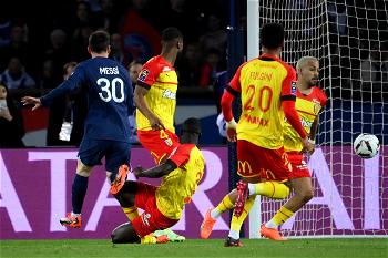 Messi scores stunner as PSG beat title rivals Lens
