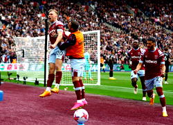 Arsenal’s title hopes dim after 2-2 draw with West Ham
