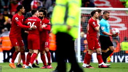 <strong>Liverpool’s Robertson elbowed by assistant referee</strong>