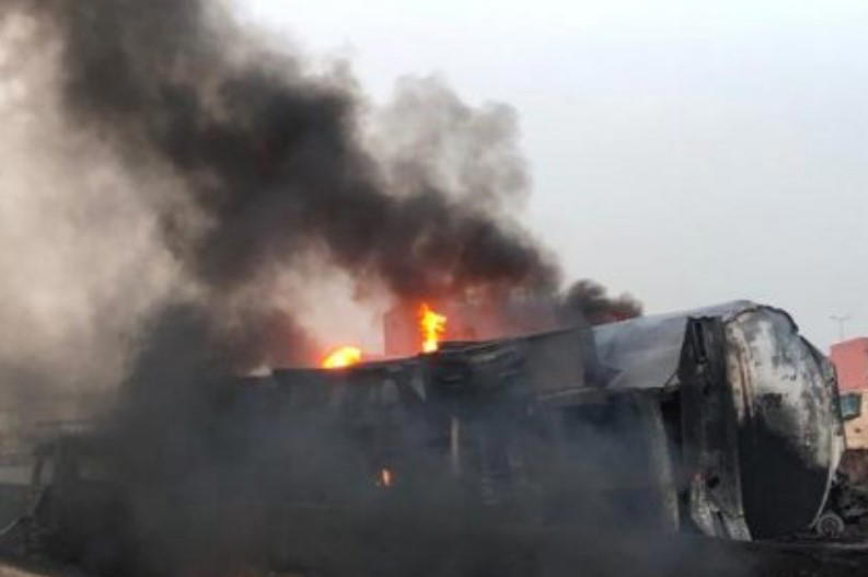 Video Tanker catches fire on LagosIbadan expressway Vanguard News
