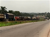 Truck drivers block Okigwe -Umuahia expressway over alleged shooting of driver