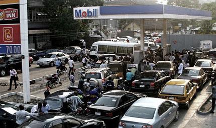 Petrol price jumps to N350/ltr as queues return