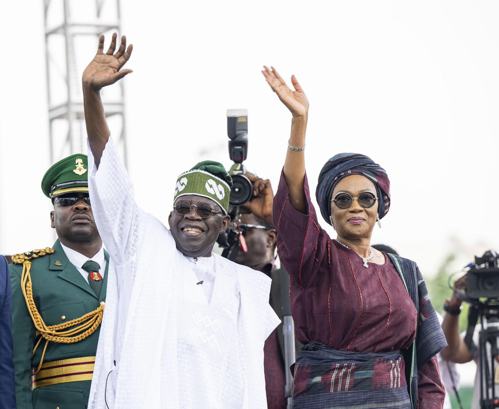Inaugural ball: Watch President Tinubu, wife dance as King Wasiu Ayinde sings