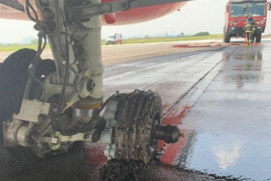 Photos] Panic as plane crash-lands at Abuja airport - Vanguard News