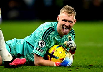 Arsenal goalkeeper Ramsdale signs new deal