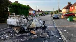 Riot erupts as two Welsh teenagers die in crash