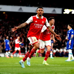 Arsenal back on top of Premier League after beating Chelsea