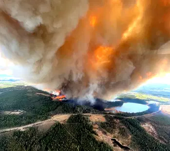 Wildfire forces thousands of people to flee homes in eastern Canada