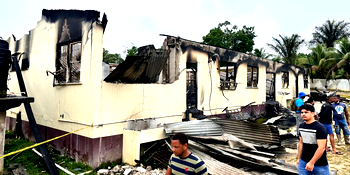 Teenage girl sets school on fire, kills 19 students over seized phone