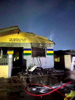 Just in: Angry youths set police post ablaze in Lagos