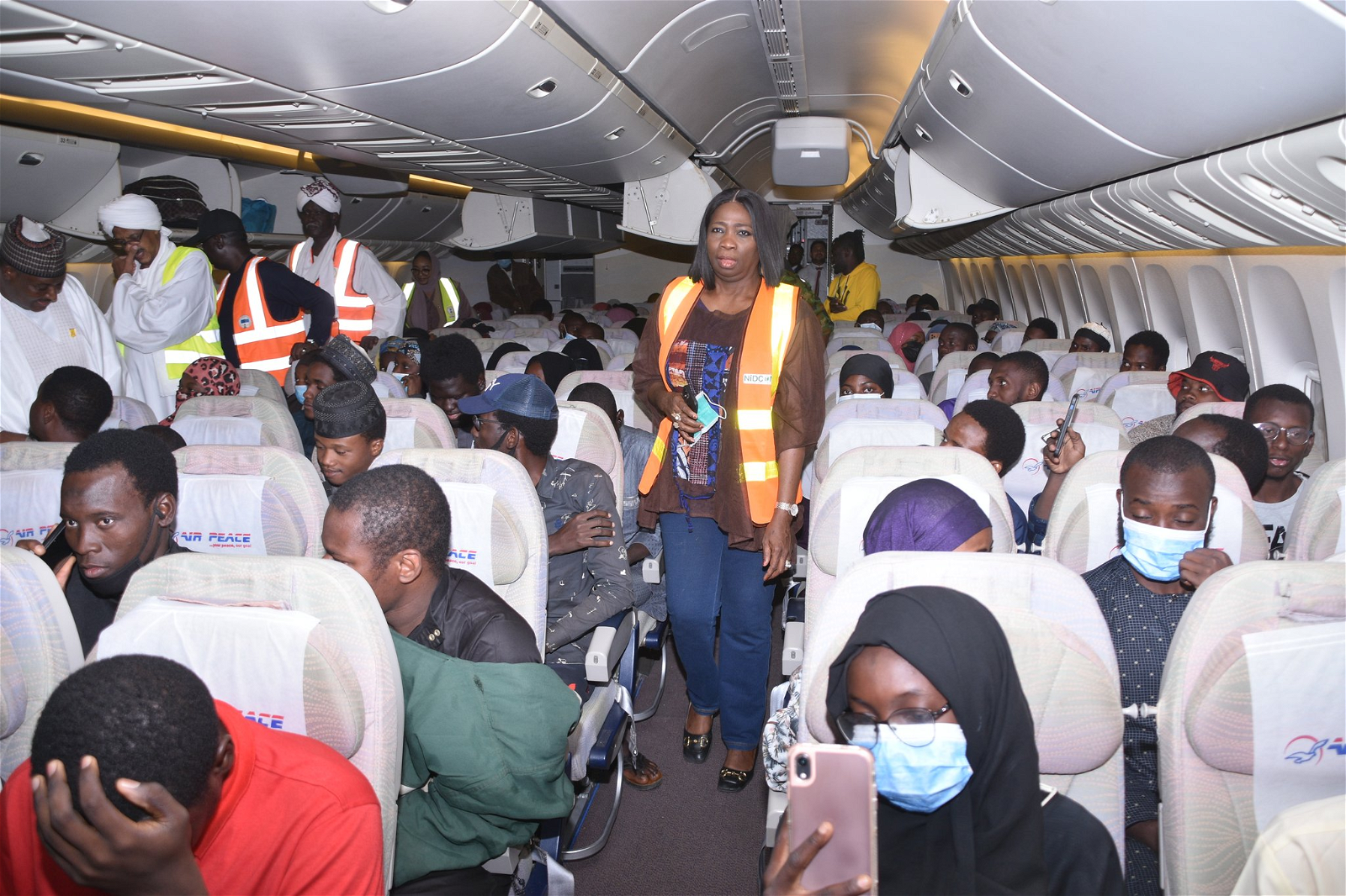  First Set Of Nigerian Evacuees From Sudan Arrive Abuja