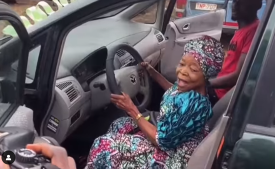 Nollywood actress, Iya Gbonkan receives car gift from fan