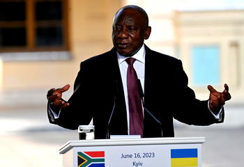 Ramaphosa hails Mandela’s heroics as South Africa celebrates 30th freedom anniversary