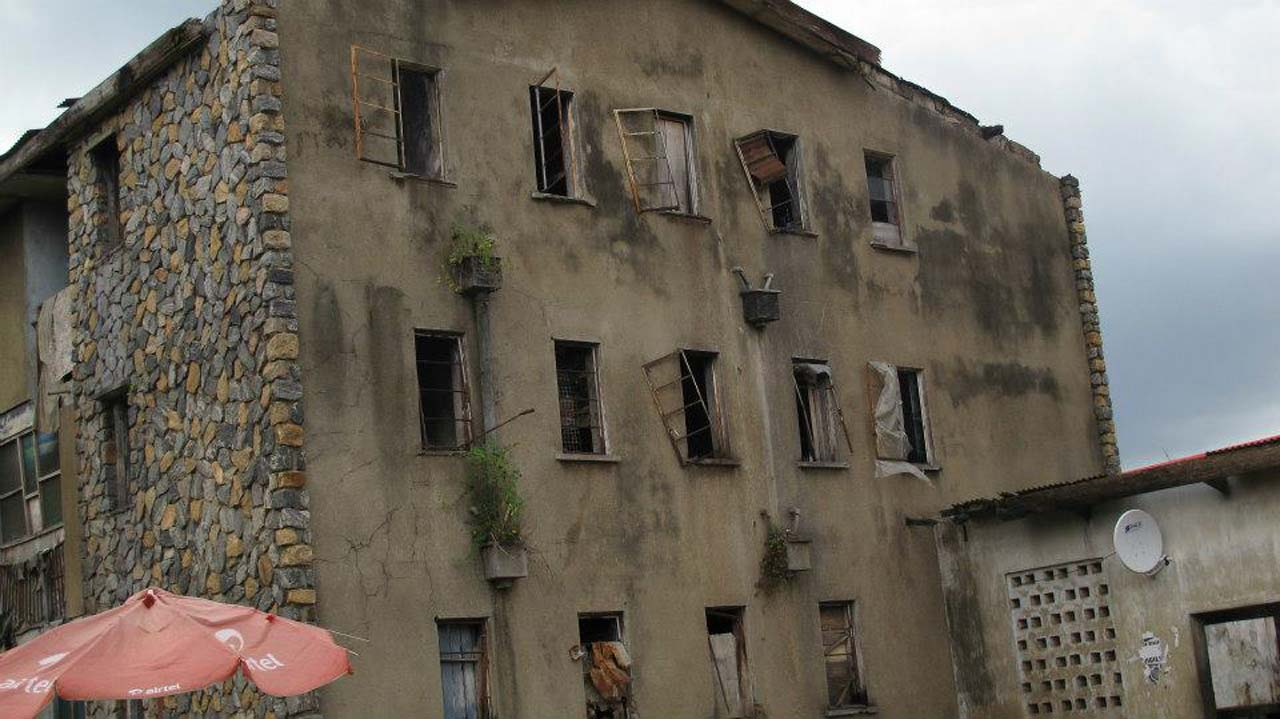 LAGOS: More questions as govt, police move to demolish 20 barracks