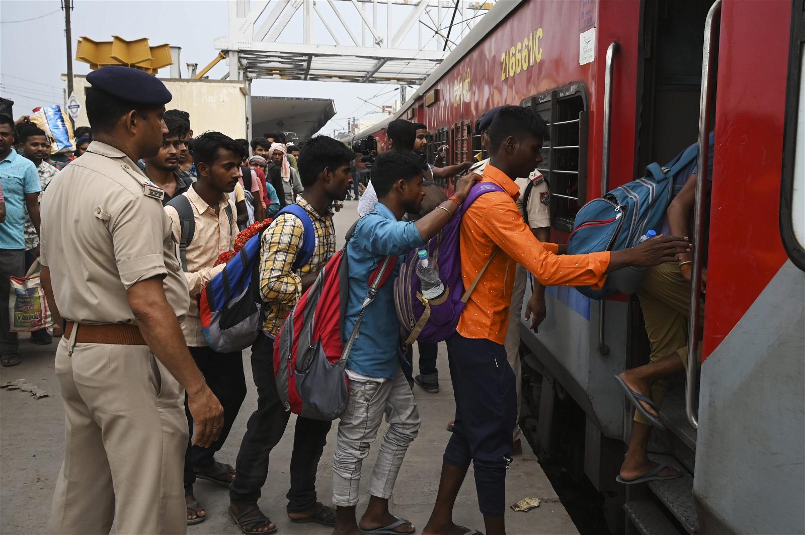 Indian train service resumes after deadly crash