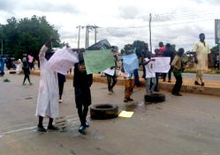 Protesters barricade Lafia-Makurdi highway, cause traffic gridlock