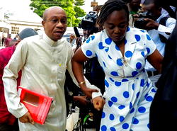 Drama as DSS, Prisons Services scuffle over Emefiele’s custody