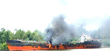 Ship burning is oil theft collusion