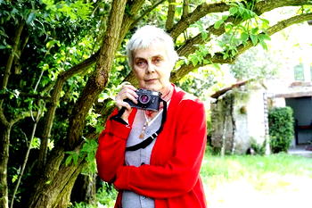 French war photographer Marie-Laure de Decker dies at 75