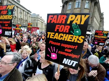Teachers begin strike in England over pay rise