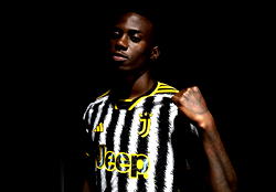 US winger Weah signs for Juventus